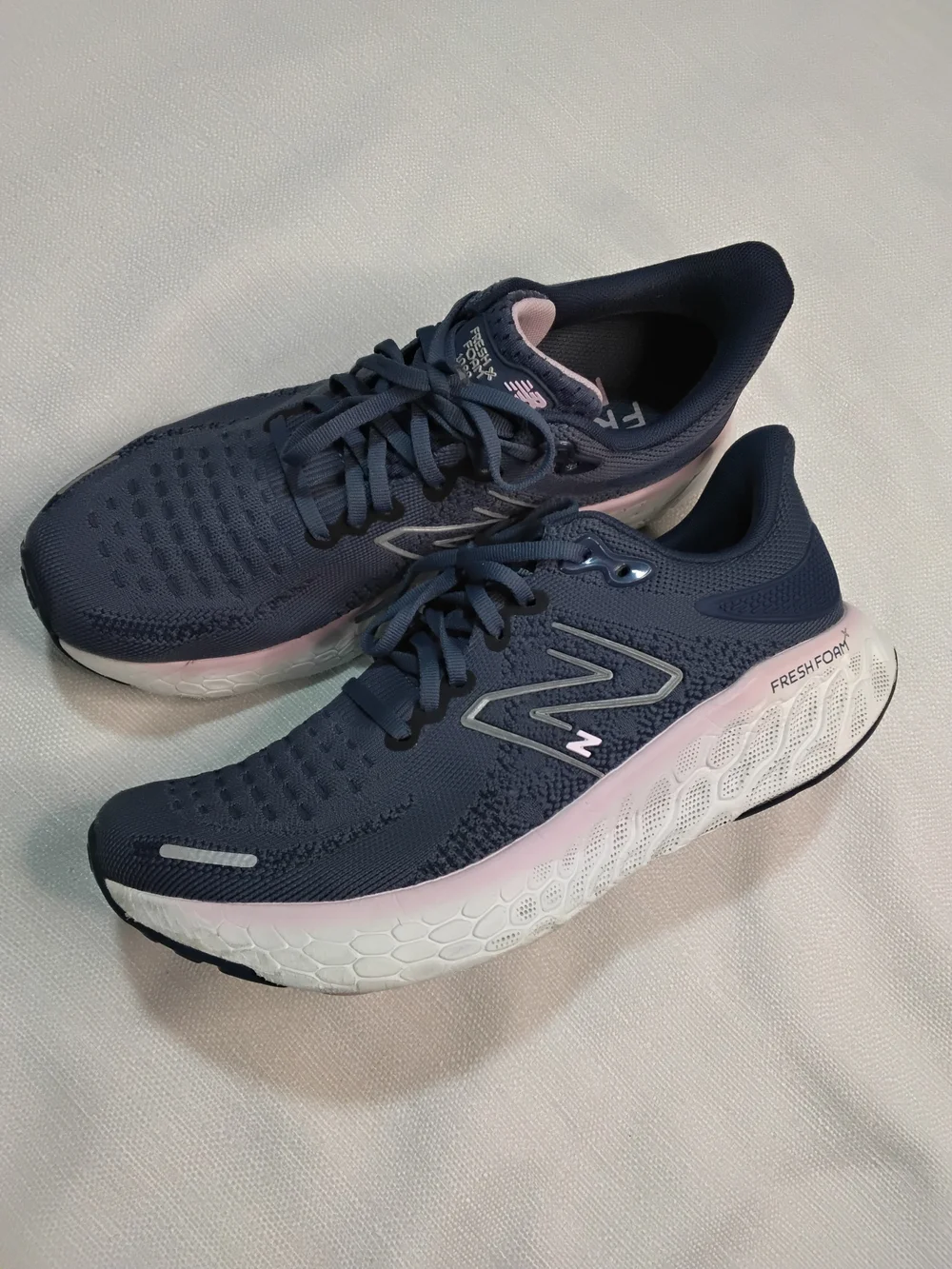 New Balance 1080 V12 Women's Navy Running Sneakers with Pale Pink Trim Sz 10.5